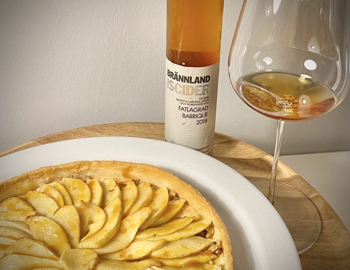 Iscider Fatlagrad Barrique with Apple & Apricot Tart